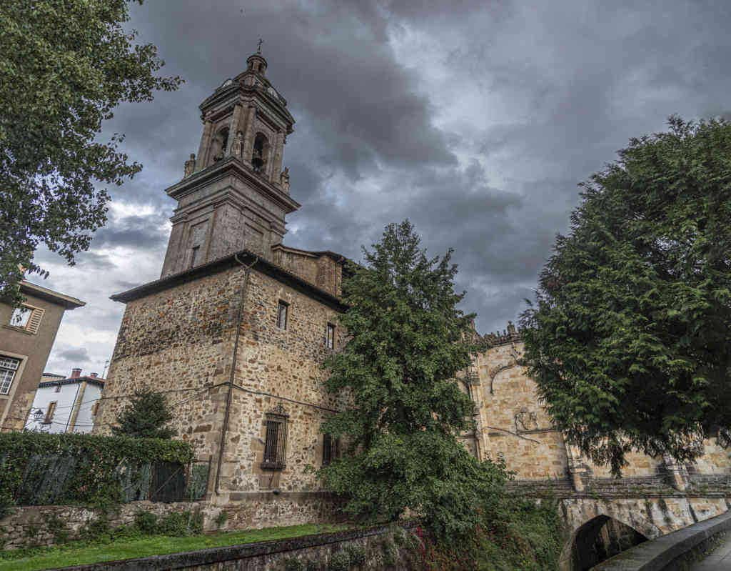 Guipúzcoa - Oñati 07 - iglesia de San Miguel.jpg